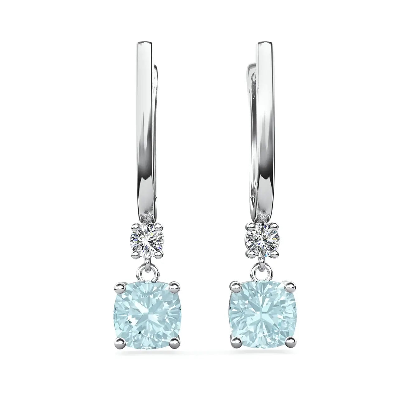 Елегантни висящи обеци със син топаз. Изработени от Сребро 925 и 18К покритие от бяло злато. Фина бижутерия с луксозно излъчване