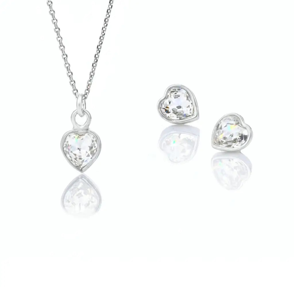 Фино сребърно колие във форма на сърце