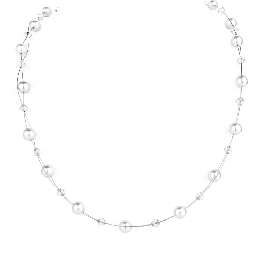 Нежно колие с малки перли и кристали