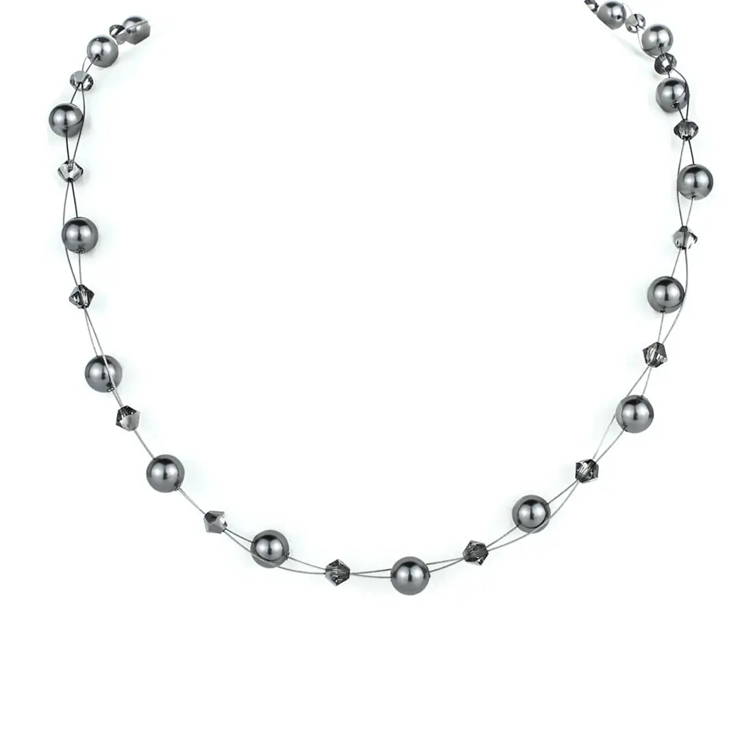 Нежно колие , наниз от малки перли и кристали Сваровски в графитен цвят