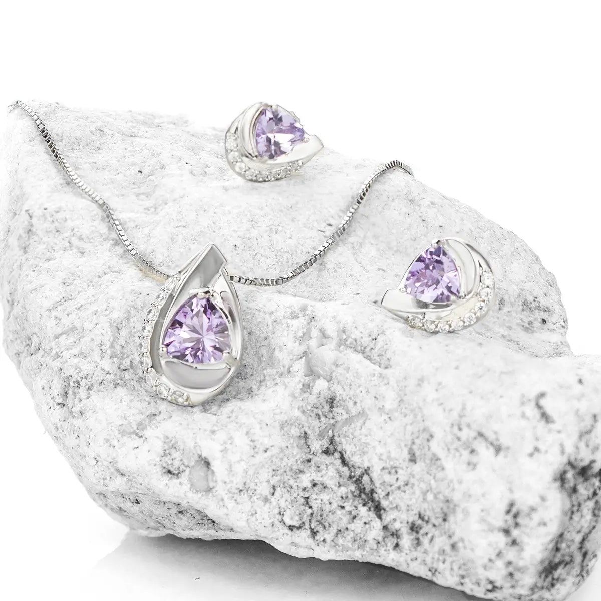 Обеци със синтетичен Александрит и циркони Сребро 925 и нежен лилав блясък