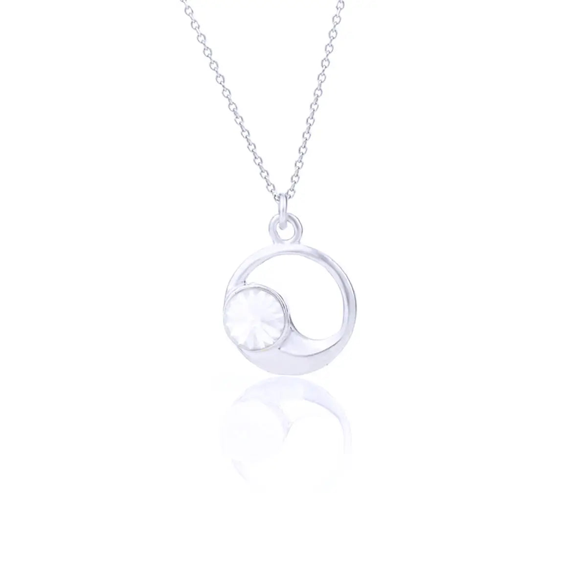 Сребърно колие с кръгла форма и австрийски кристали