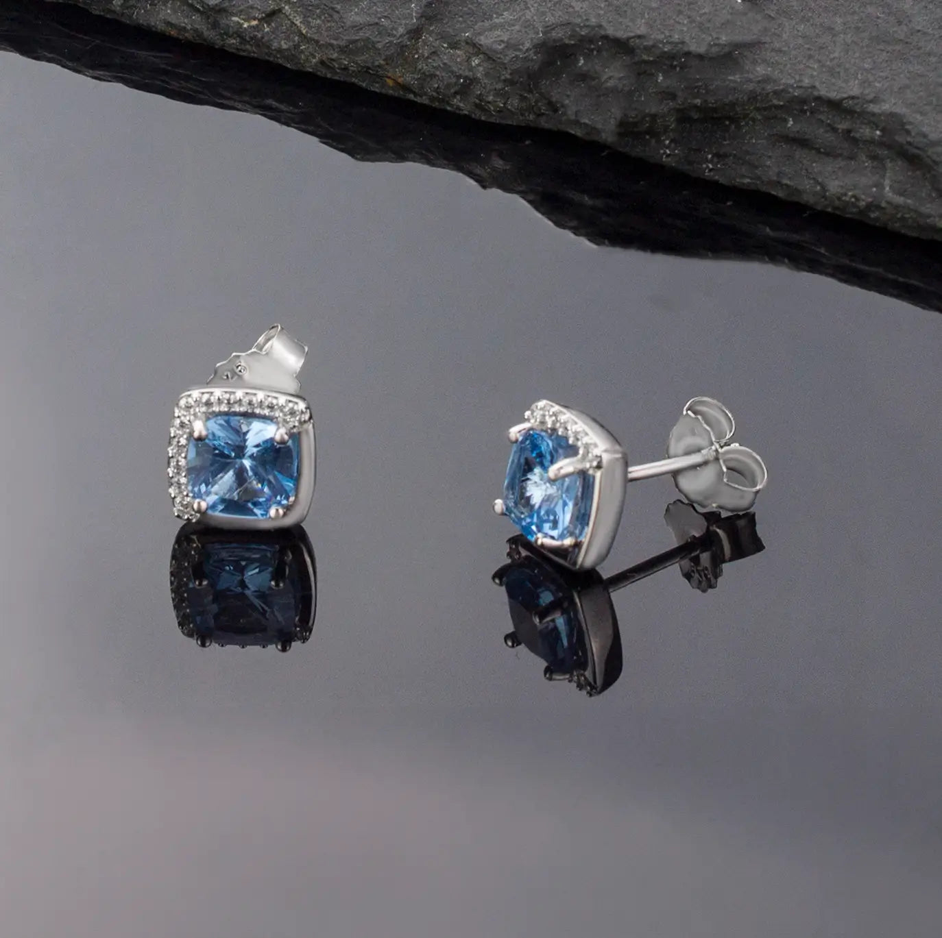 Сребърни обеци със синтетичен Син Шпинел Квадратен дизайн