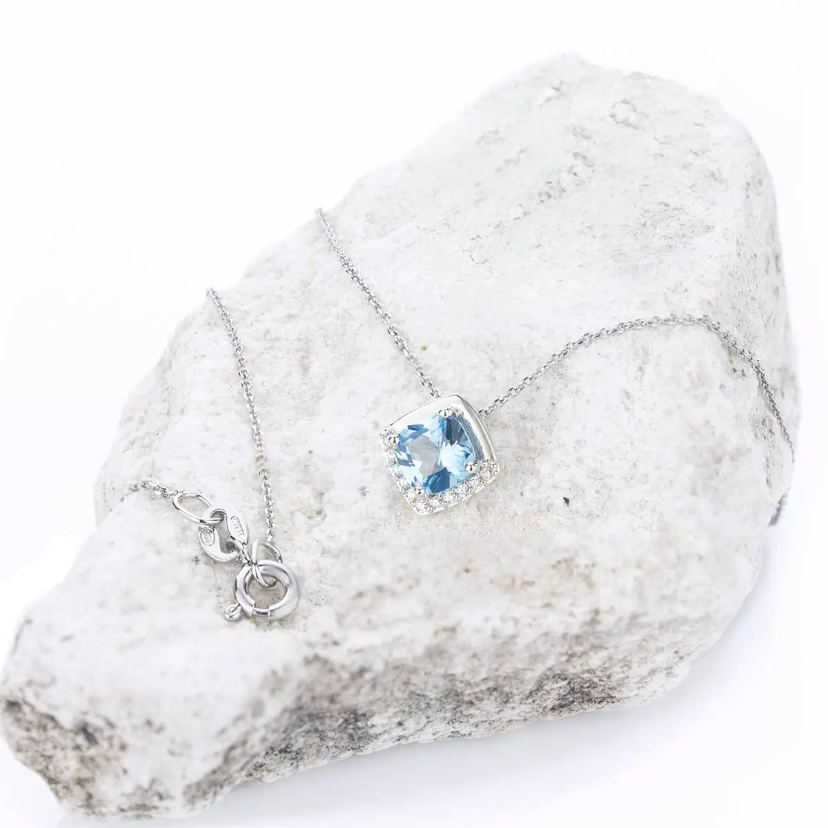 Сребърно колие със синтетичен Син Шпинел Квадратен дизайн